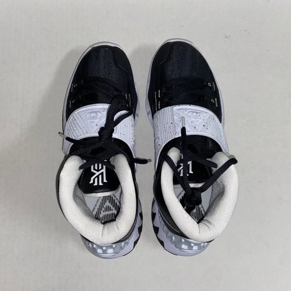 Athletic_Shoes